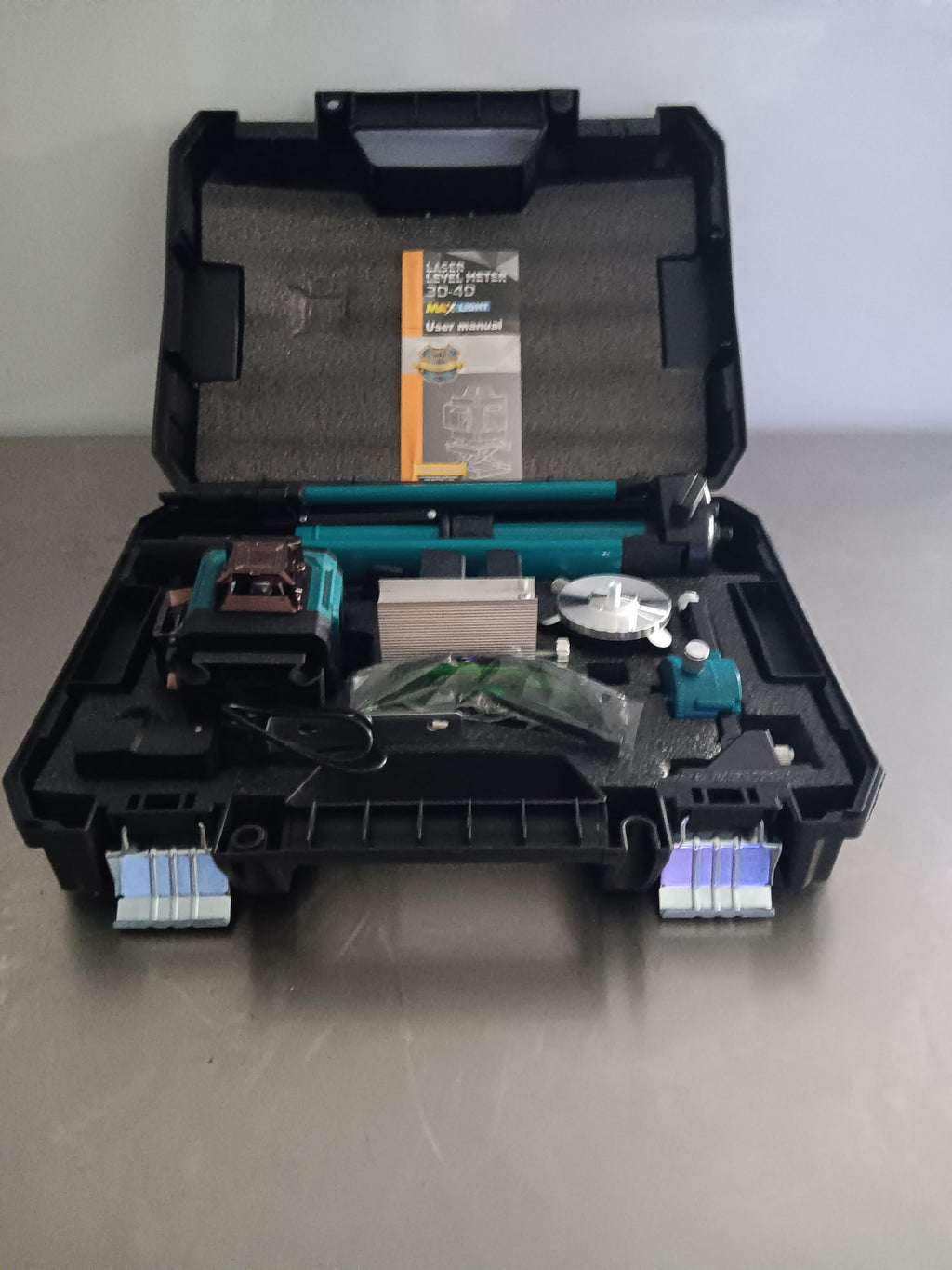 4D Laser Level 16 Lines 3.7–4.2V with Tripod, Two Batteries & Charger