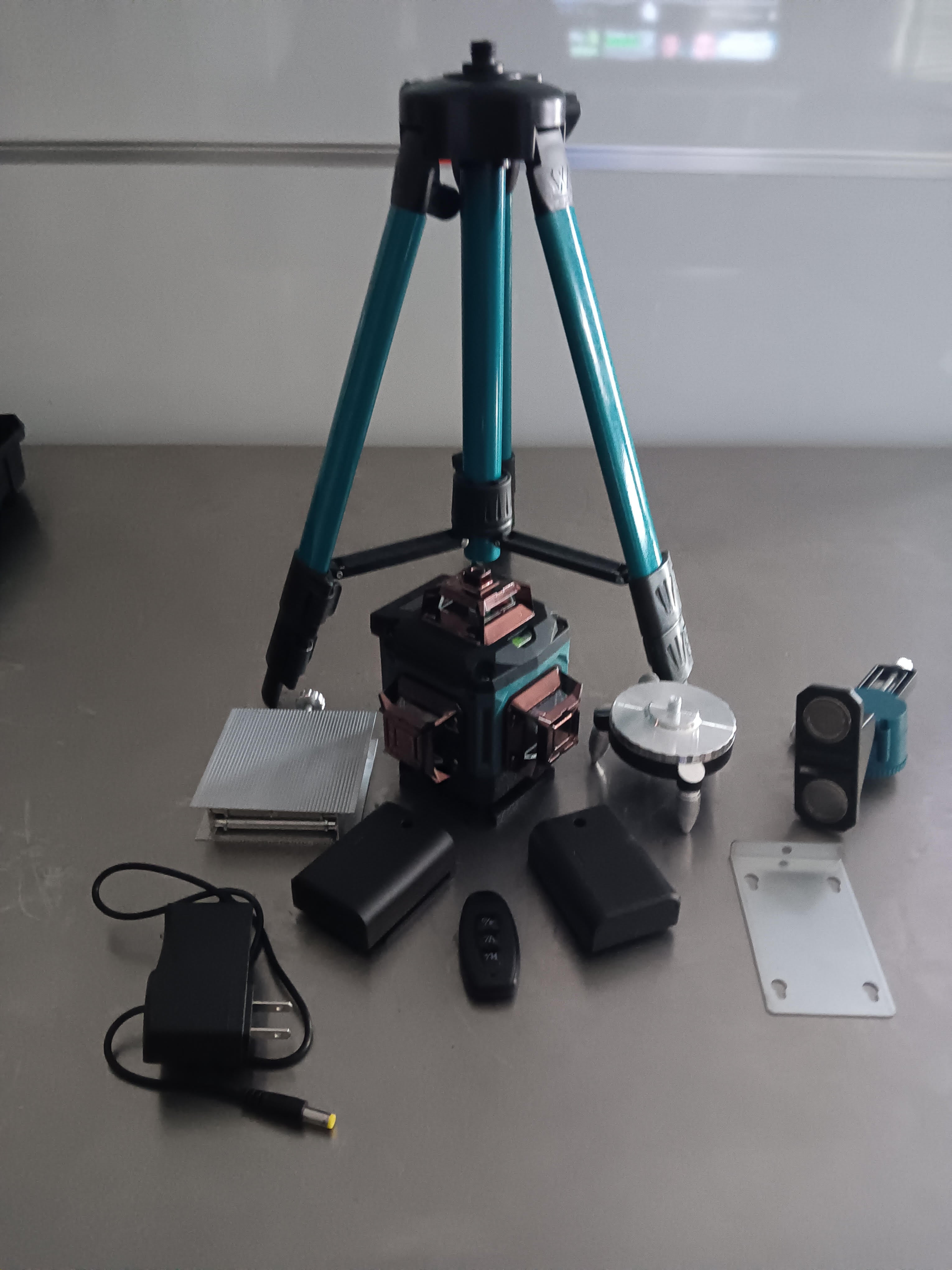 4D Laser Level 16 Lines 3.7–4.2V with Tripod, Two Batteries & Charger